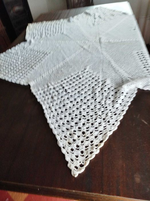 Toalha de mesa redonda em crochê feito a mão