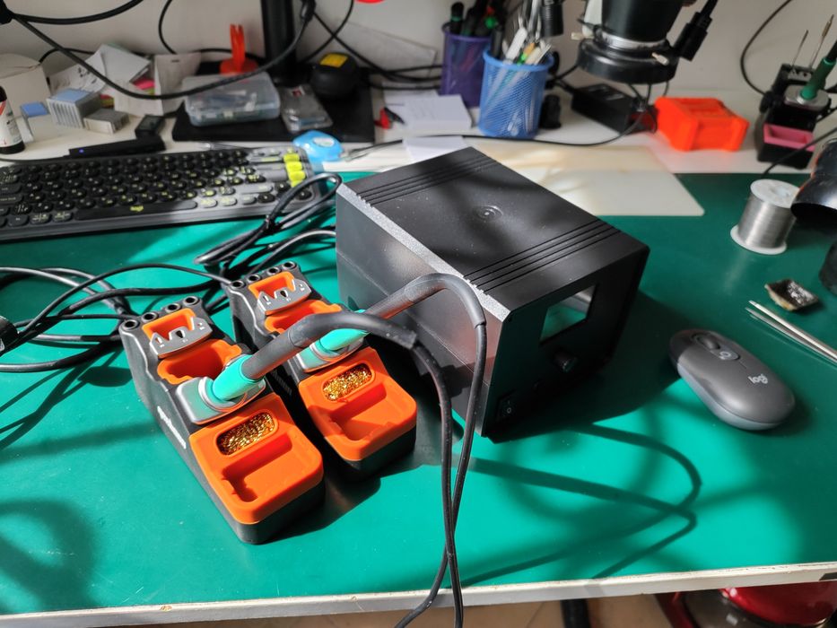 Двухканальна паяльна станція  на картриджах JBC з підставками