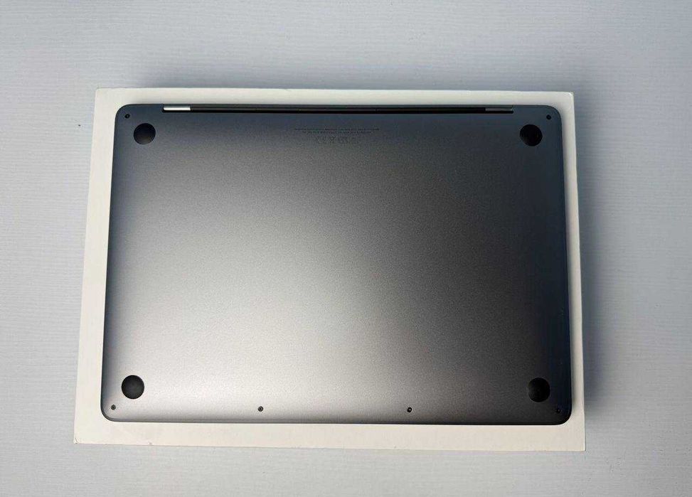 MacBook Pro 13 M2 8/256Gb