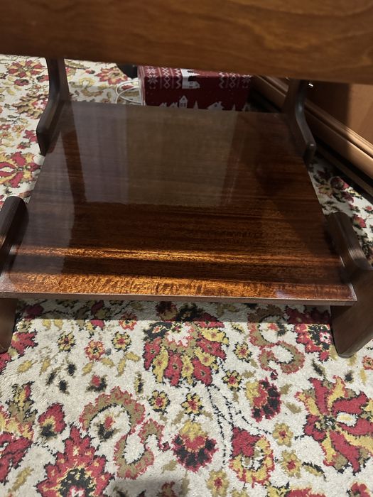 Старовинний журнальний стіл