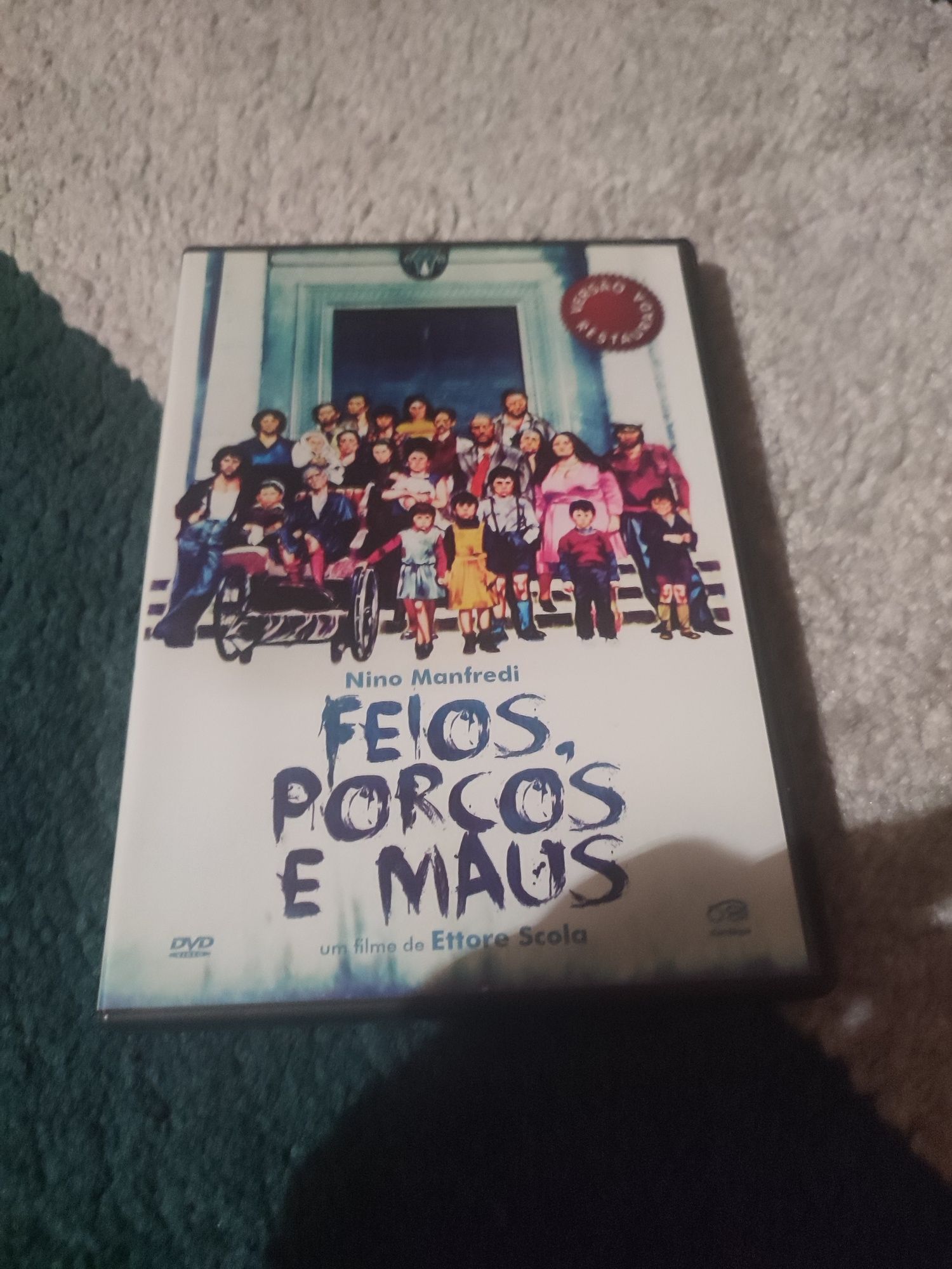 Feios, Porcos e Maus