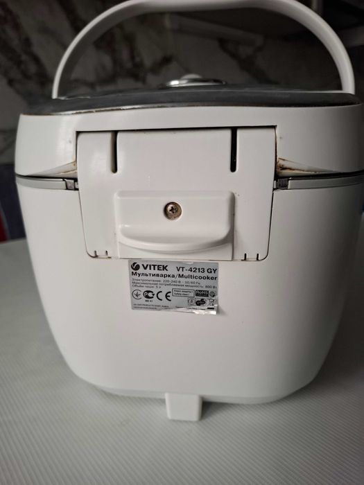 Мультиварка Vitek VT-4213 GY та Мультиварка Vilgrand VMC286