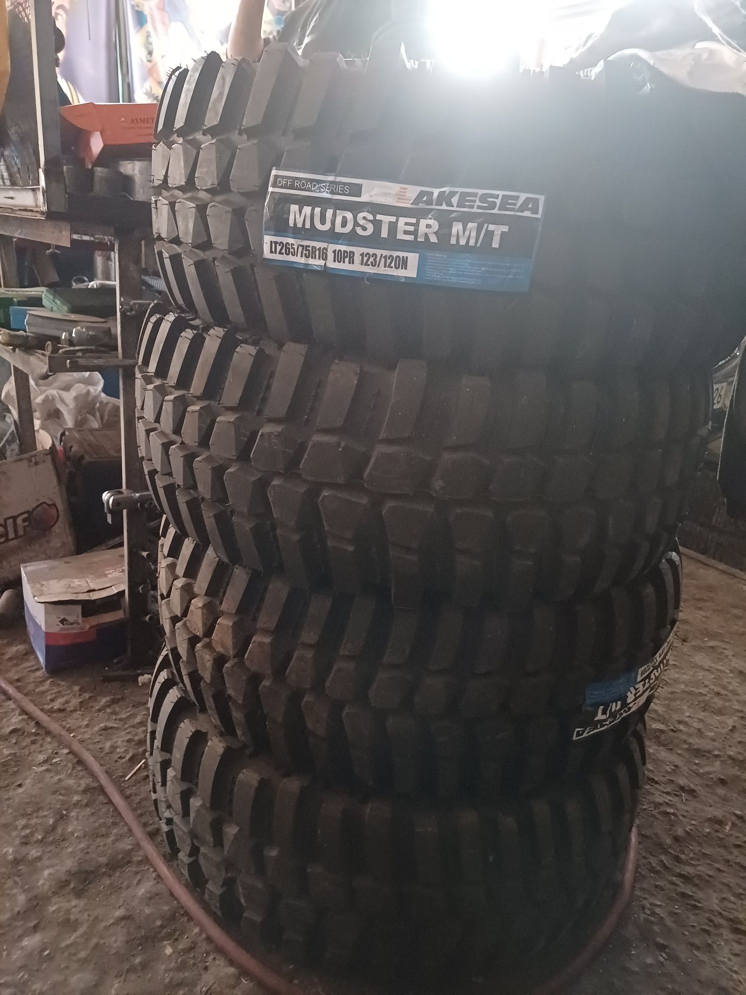 MUDSTER M/T LT 265/75 R16