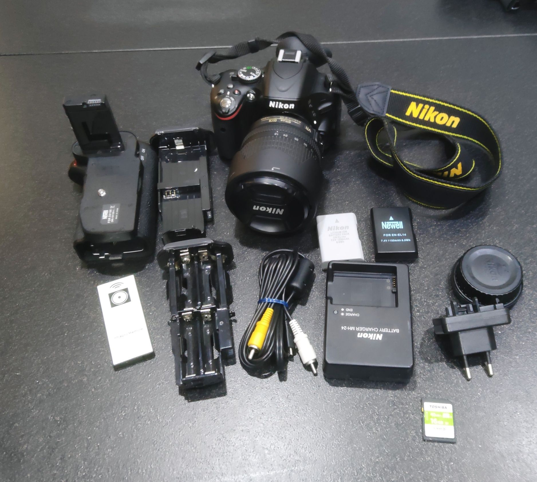 Nikon D5100 z obiektywem Nikon 18-105 DX