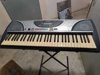 Keyboard Yamaha wraz ze stojakiem
