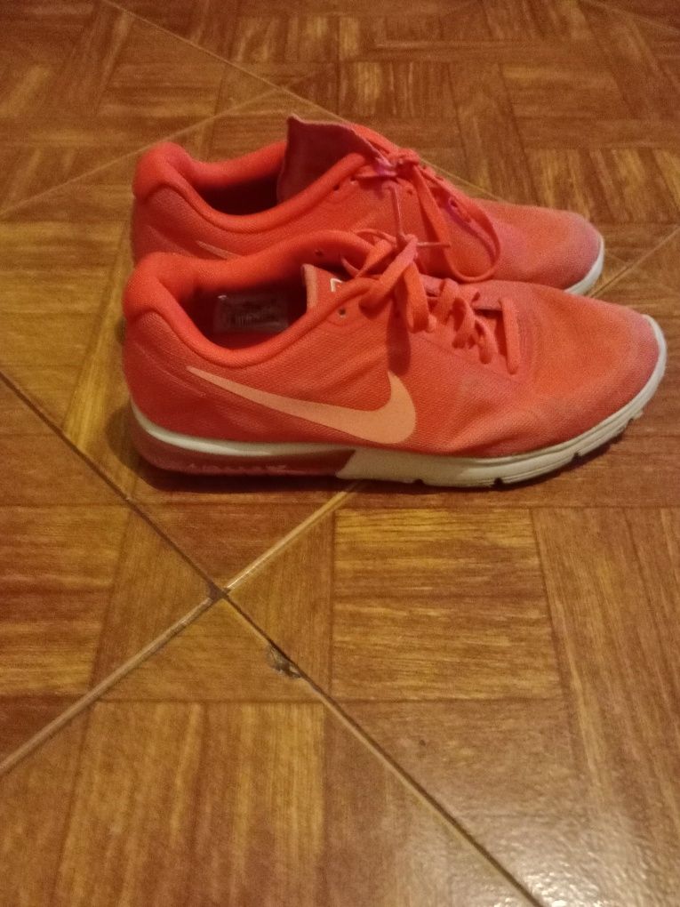 Vendo sapatilhas nike com pouco uso