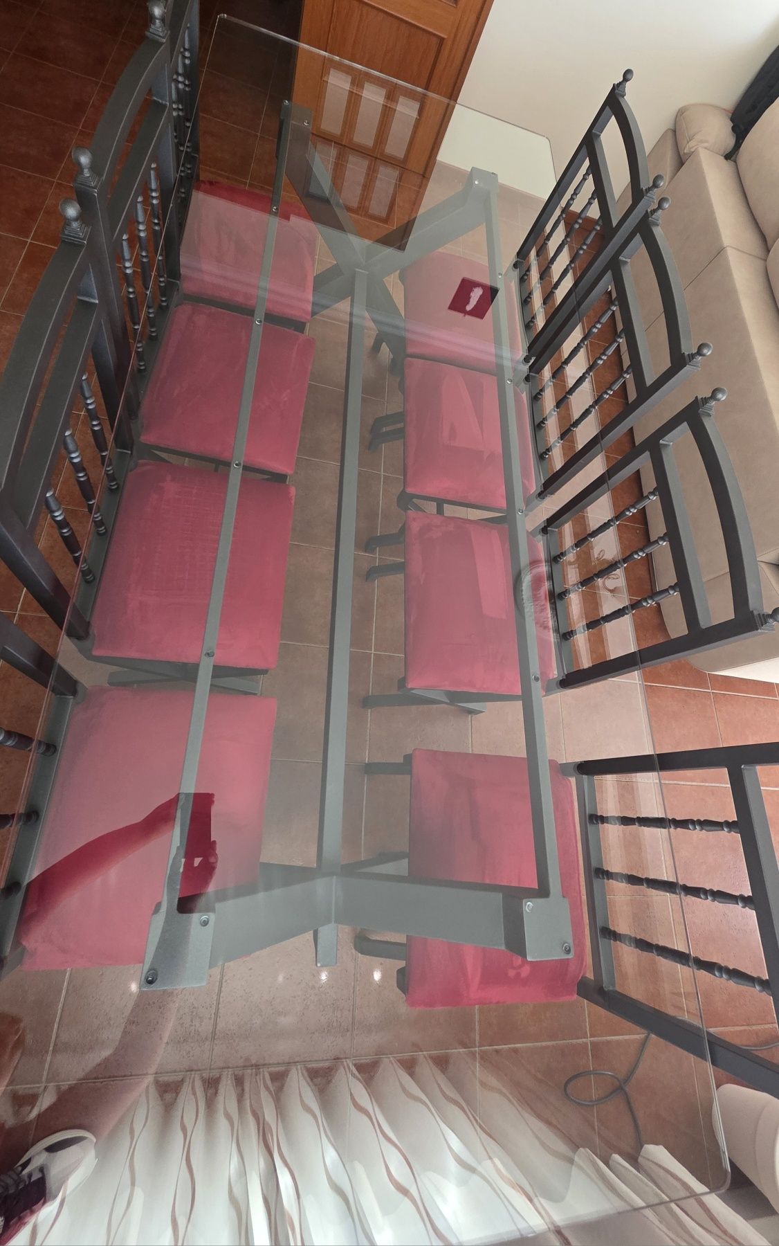 Conjunto de Sala de Jantar – Mesa em Ferro Fundido com Vidro + 8 Cadei