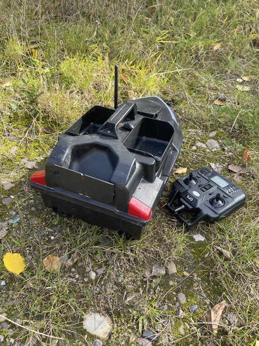 Кораблик, корабель для риболовлі з GPS Flytech v020