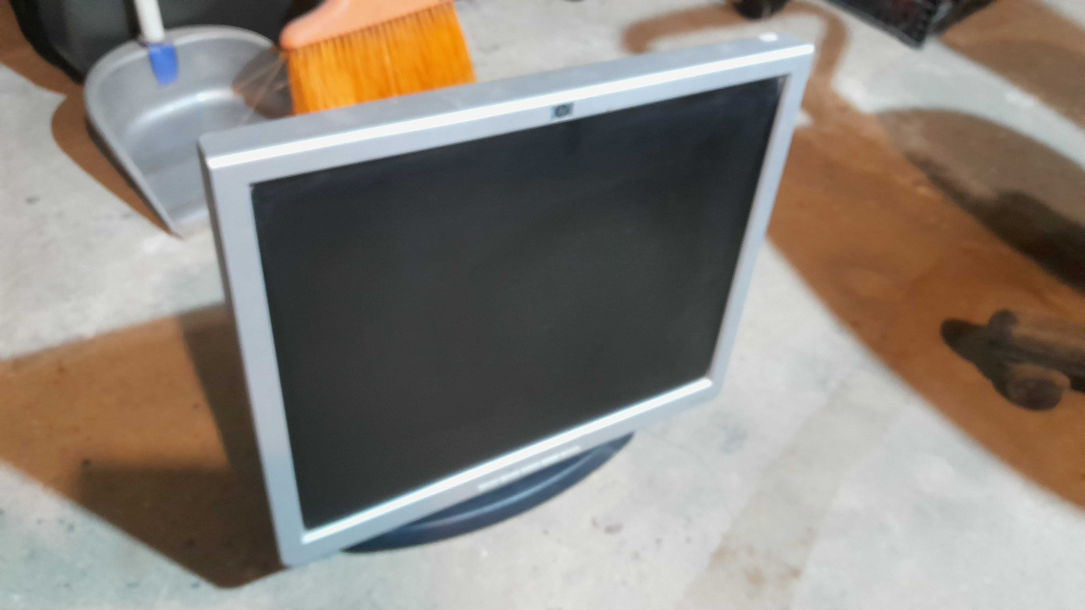 ЖК Монитор HP1740 17-и дюймовый плоский Hewlett Packard