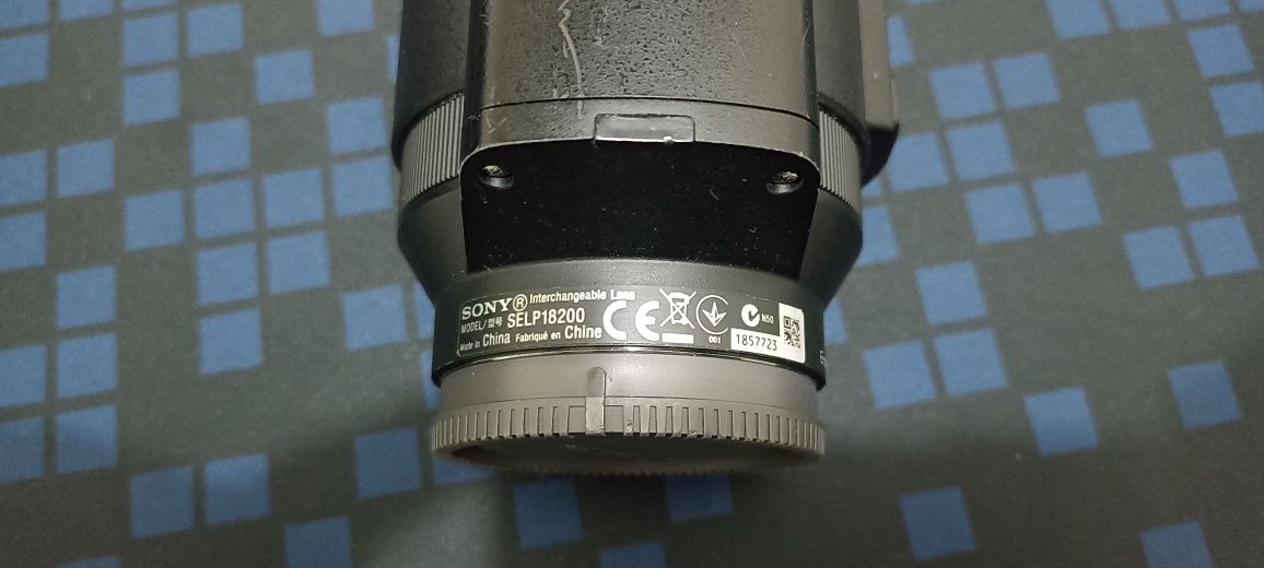 Lente objetiva Sony SELP18200 pz