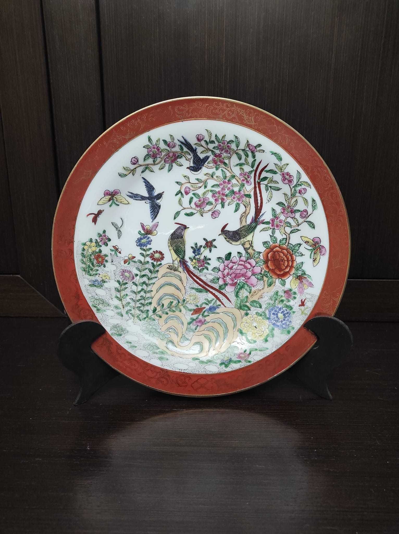 Prato em porcelana chinesa com suporte