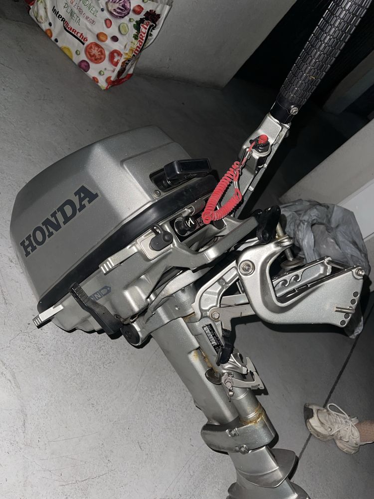 Motor fora de borda Honda 5 HP – usado