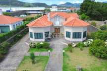Moradia Isolada com Quinta Produtiva e Vista Mar nos Açores