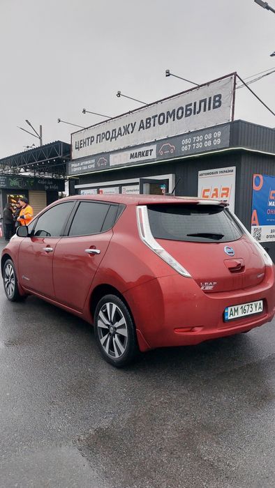 Nissan leaf.  ніссан ліф