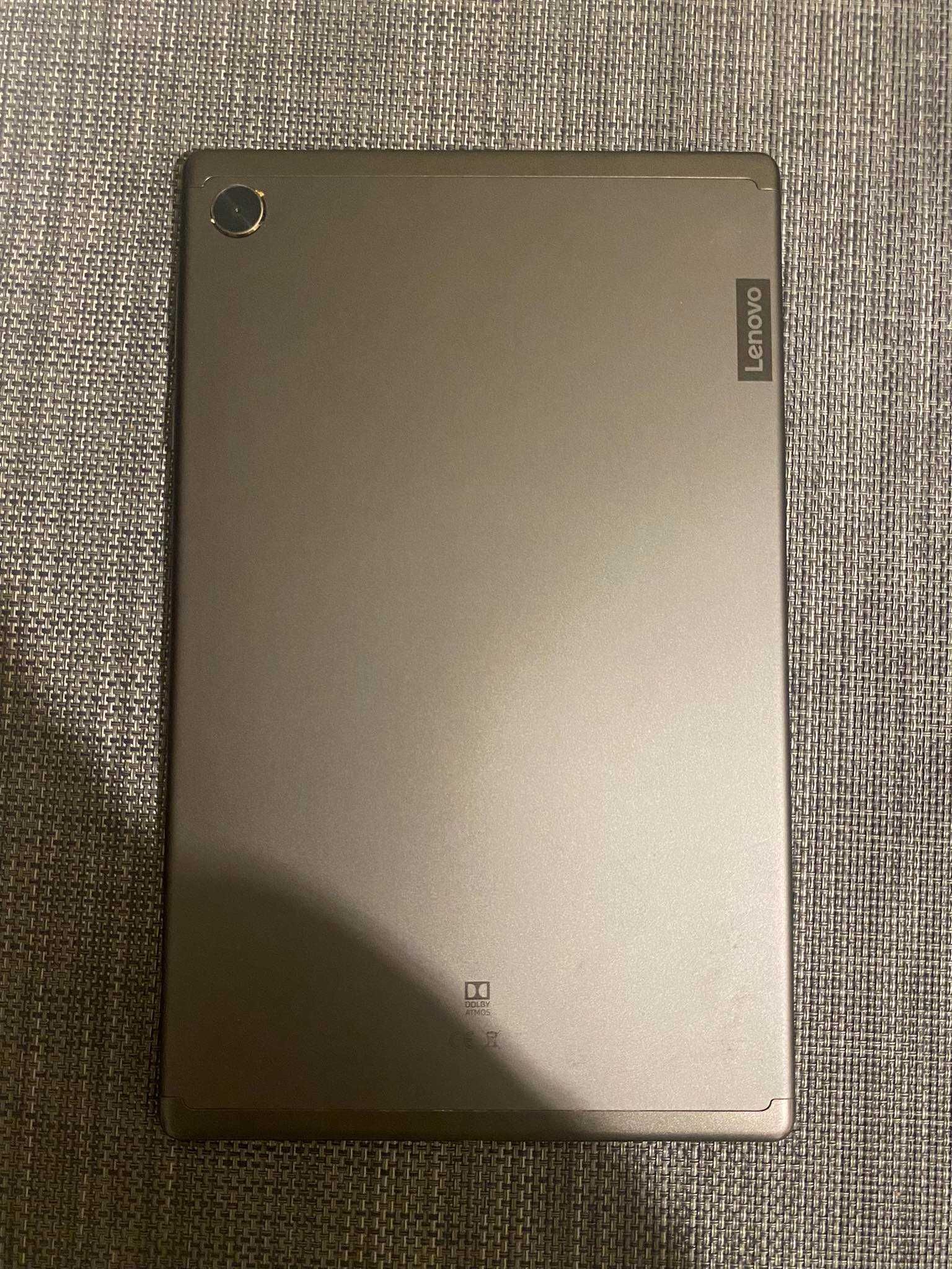 Tablet Lenovo M10 FHD Plus dodatkowo  etui z klawiaturą i myszką