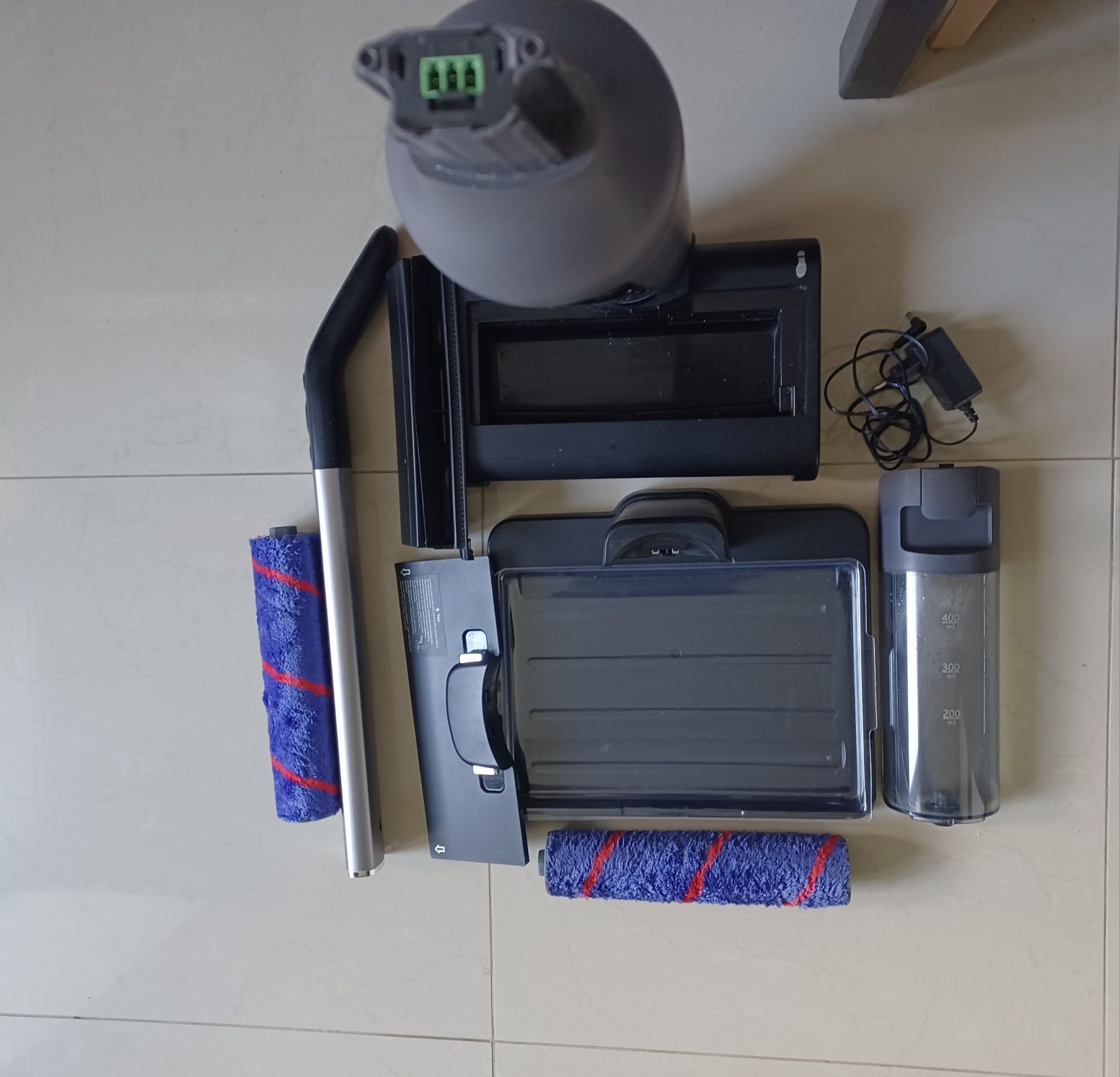 Elektryczny mop wielofunkcyjny.