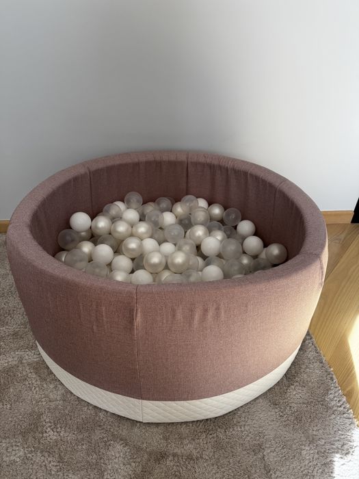 Basenik z kulkami dla dziecka – ajaBaby, elegancki róż