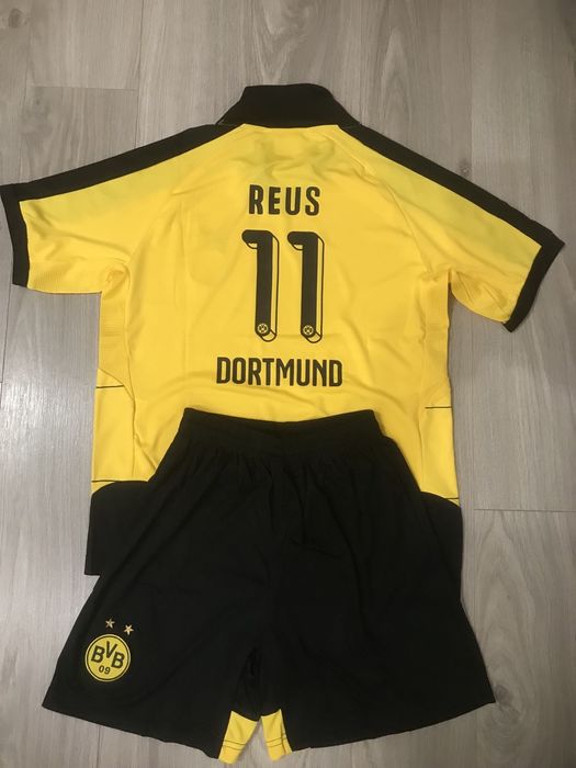 Розпродаж футбольних форм для дітей