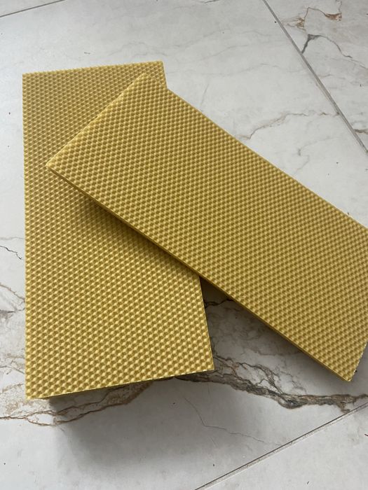 Węza pszczela przerób wosku na węze