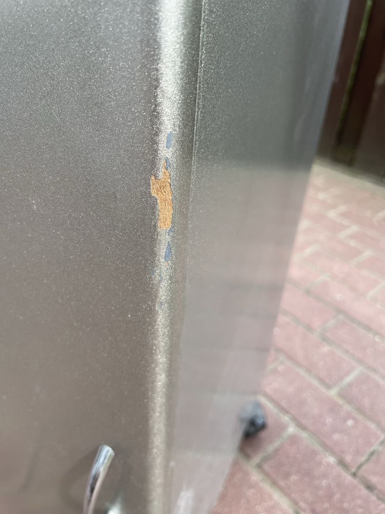 Stół do manicure z pochłaniaczem – używany, sprawny