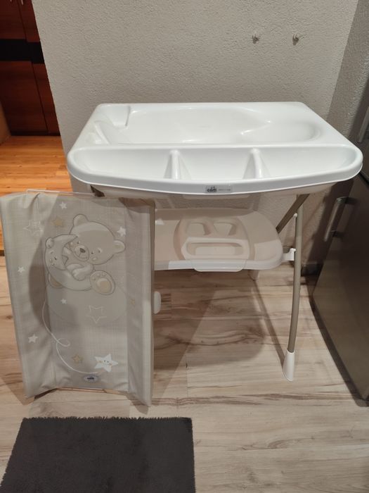 Wanienka z przewijakiem na stelażu