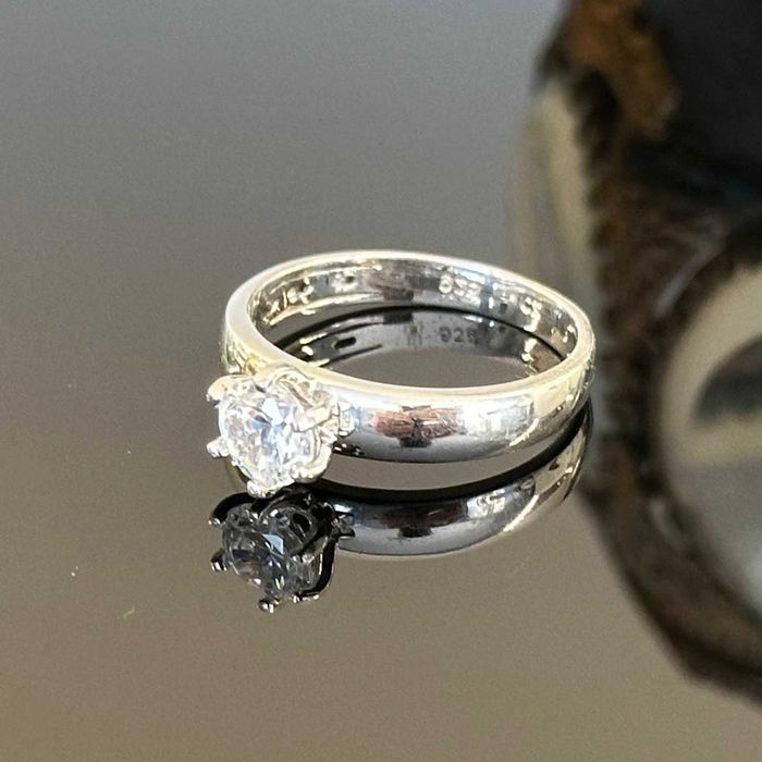 Srebrny klasyczny pierścionek z Cyrkonią - próba 925