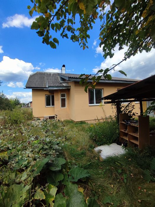 Продаж поруч з Франківськом житлового будинку 150 м2 та землі 39 сот