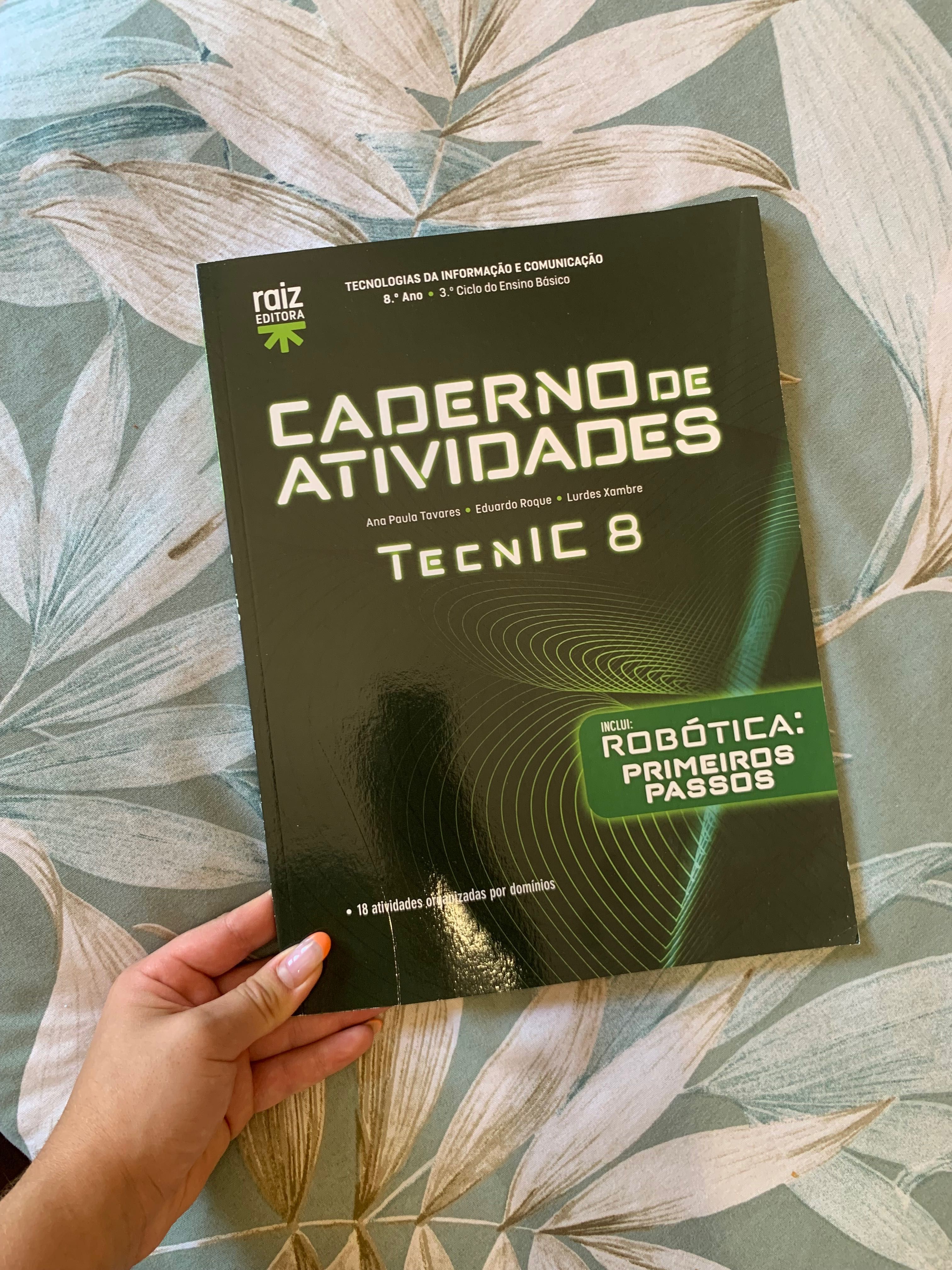 Vendem-se cadernos de atividades do 8.º ano de escolaridade