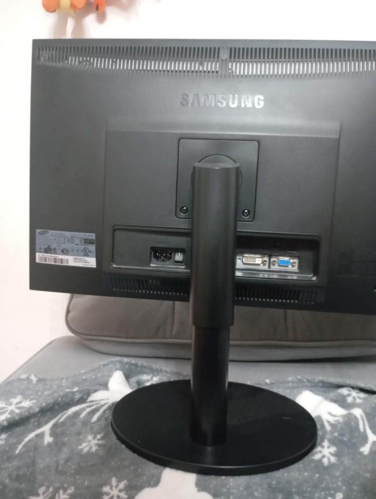 Monitor Samsung SyncMaster S22C450DW DisplayPort klasa A (bardzo dobry