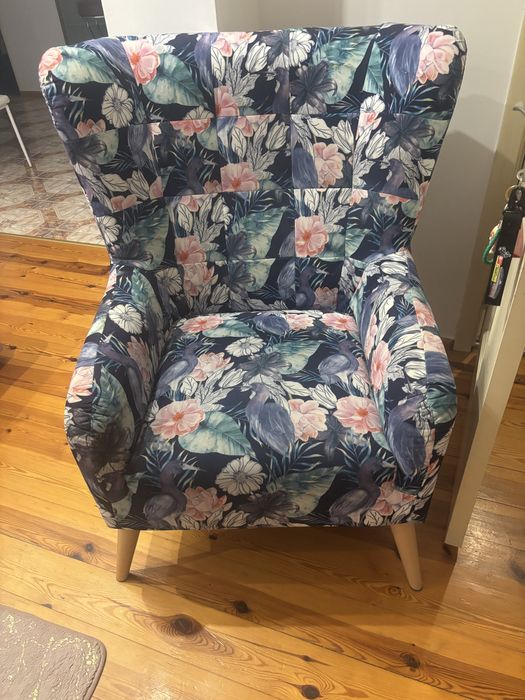 Fotel Uszak  Black Red White