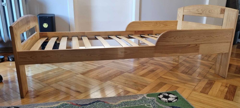 Łóżko dziecięce drewniane