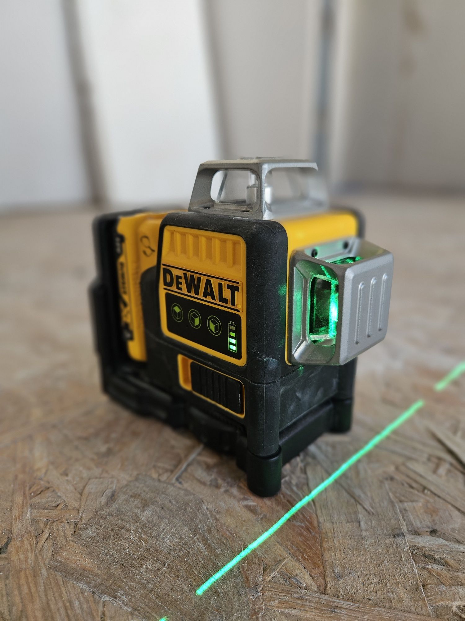 Nível laser DEWALT DCE089D