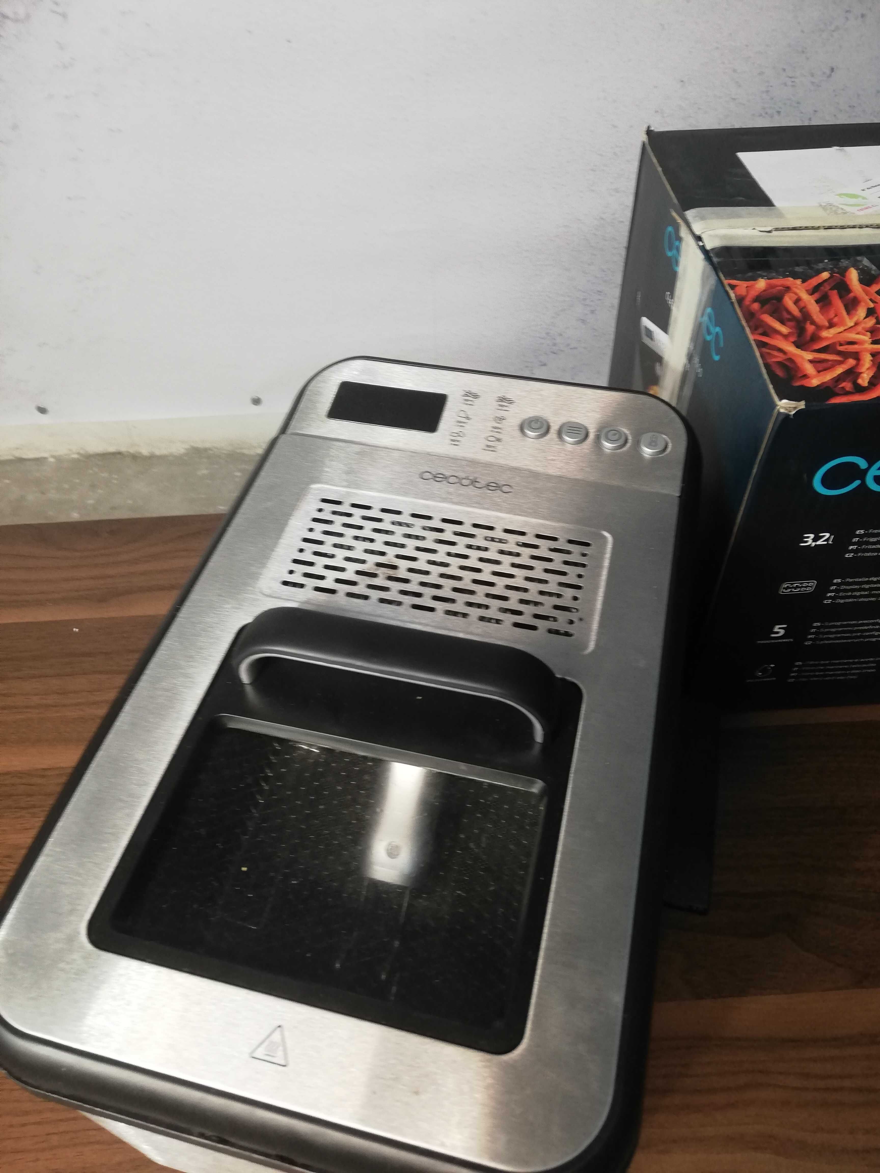 Cecotec Frytownica Cleanfry Luxury 3000 > 3,2 L 2400w > Filtr OilClean