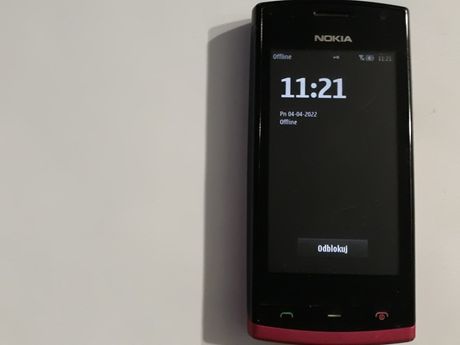 Nokia 500  + kolorowe Etui
