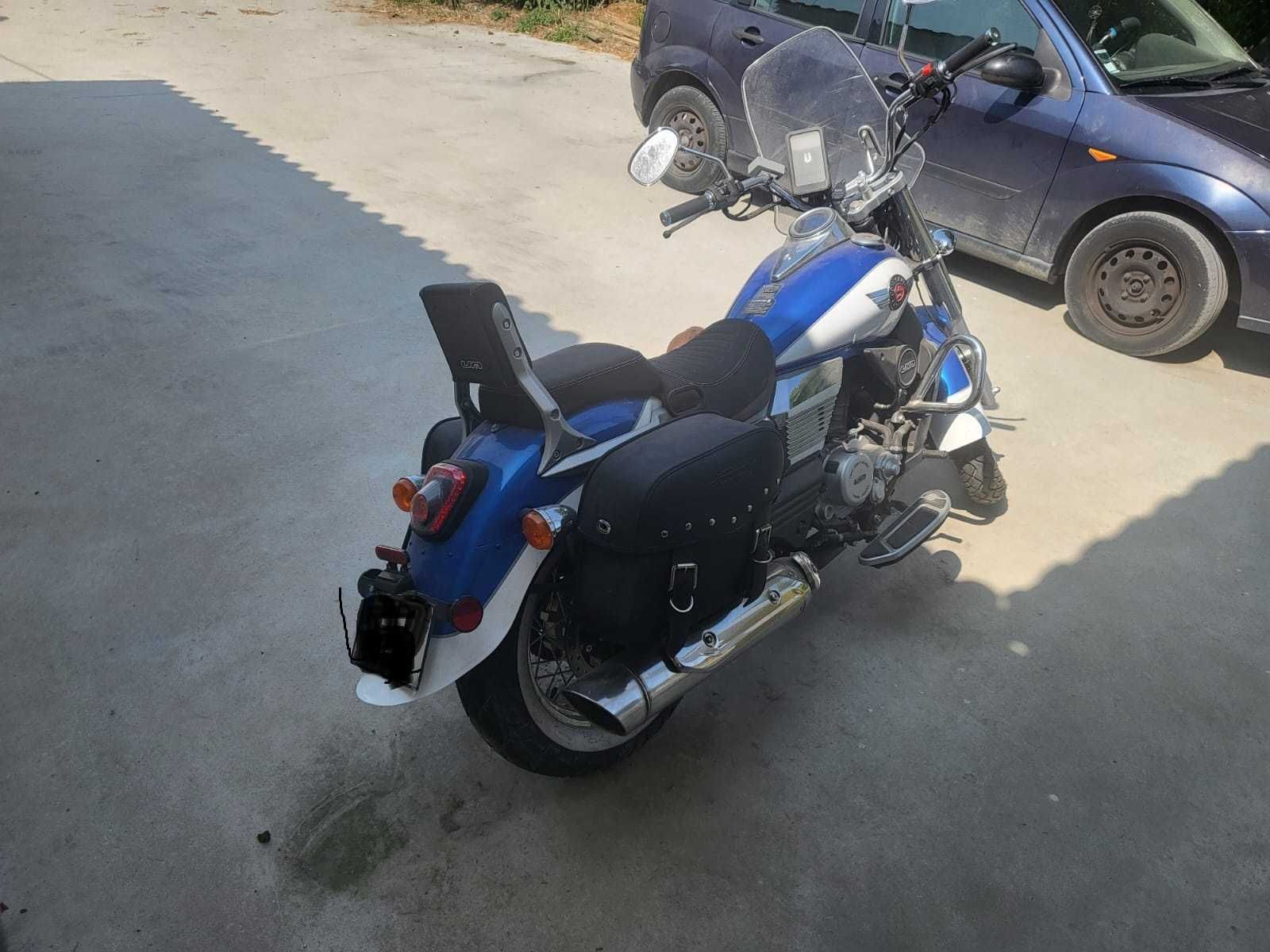 MOTO Renegate de Luxe 125