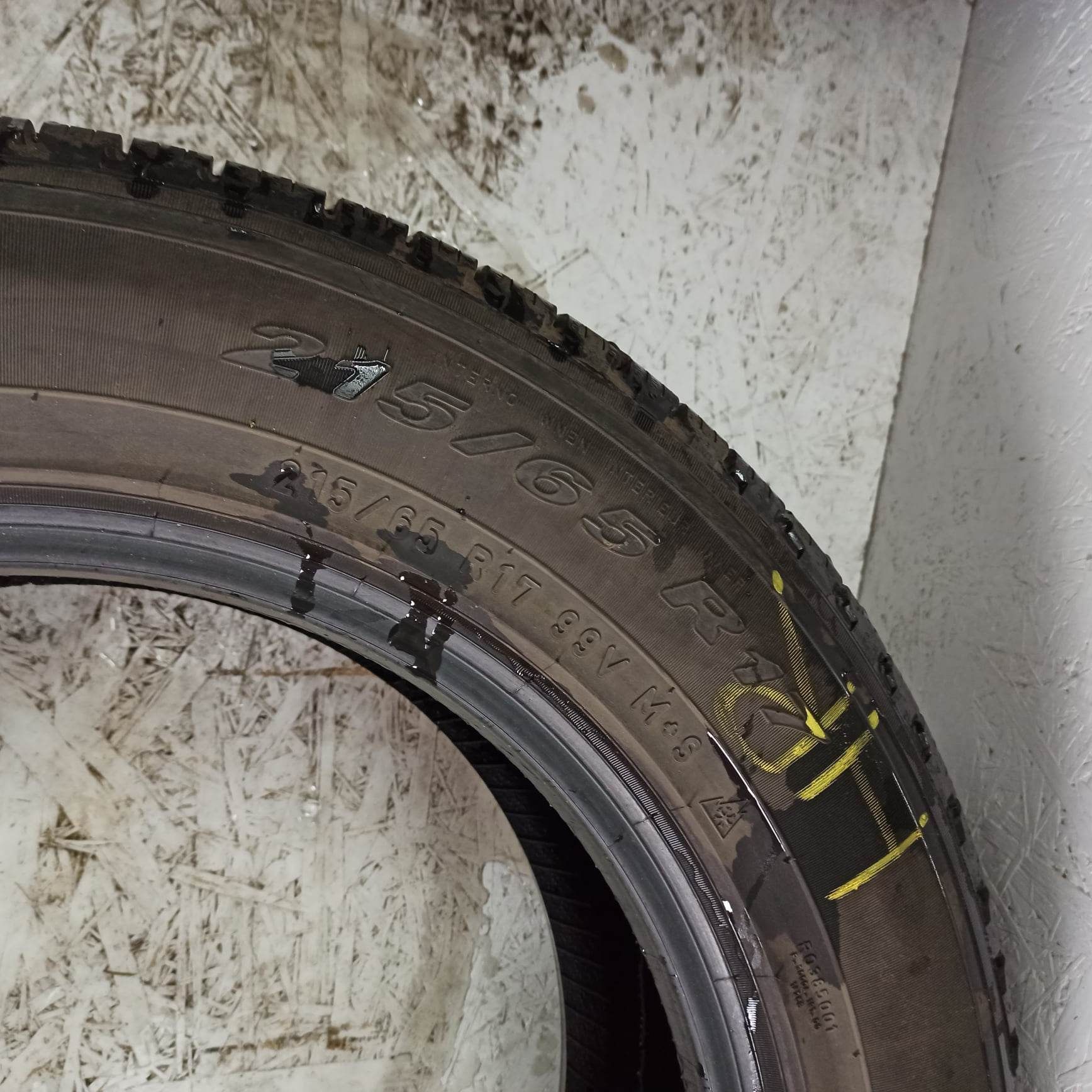 4 opony zimowe Pirelli 215/65 17, 7,6/5,9mm. Możliwy montaż