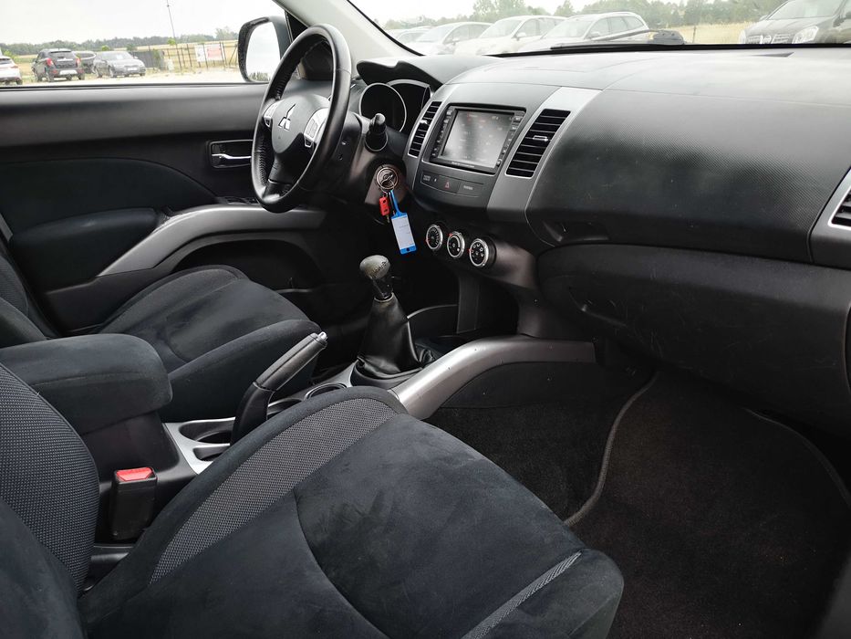 Mitsubishi Outlander 2.4 Benzyna 170KM Klimatronik Nawigacja