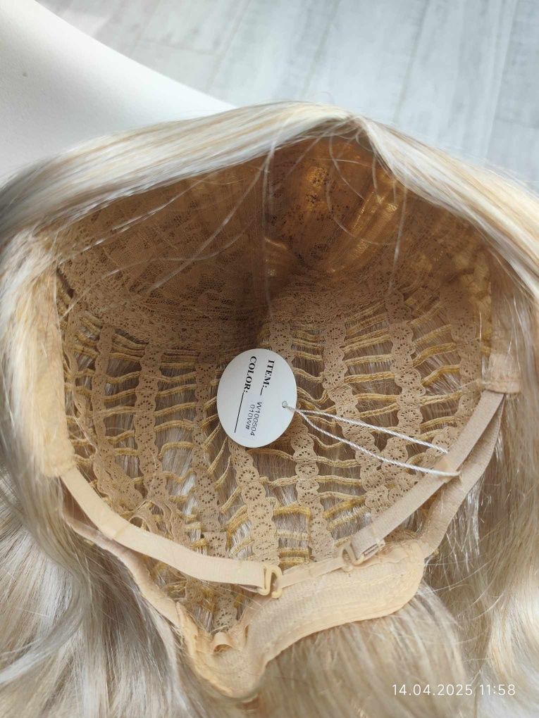 Peruka blond bob asymetryczny przedziałek na bok WIG cosplay