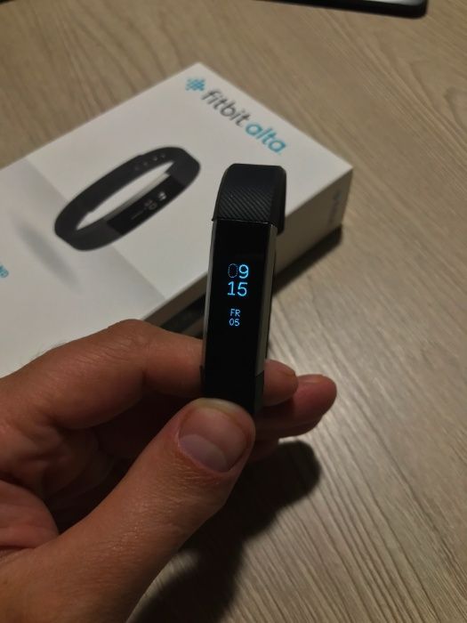 Фитнес-трекер Fitbit Alta Black Large (FB406BKL)