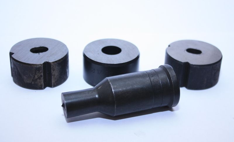 Пуансони, матриці для пробивних пресів.