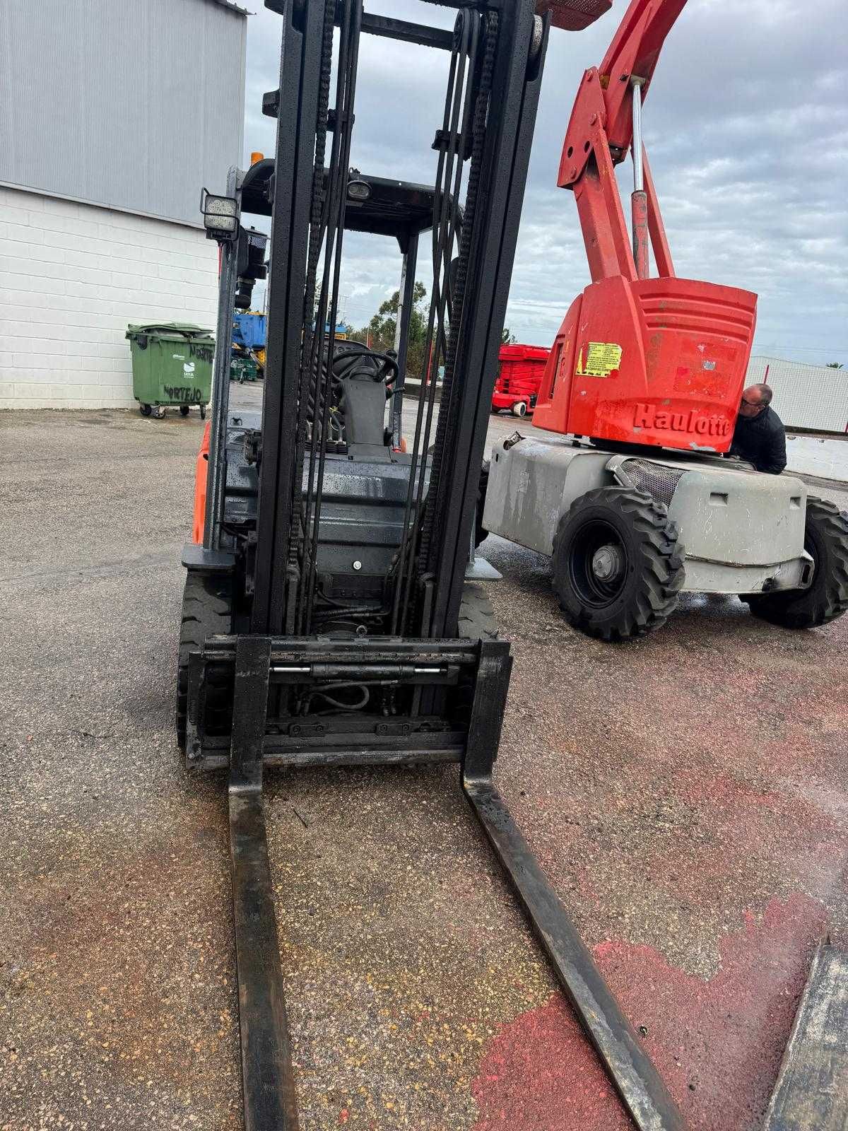 Empilhador Diesel Toyota TONERO25 (usado)