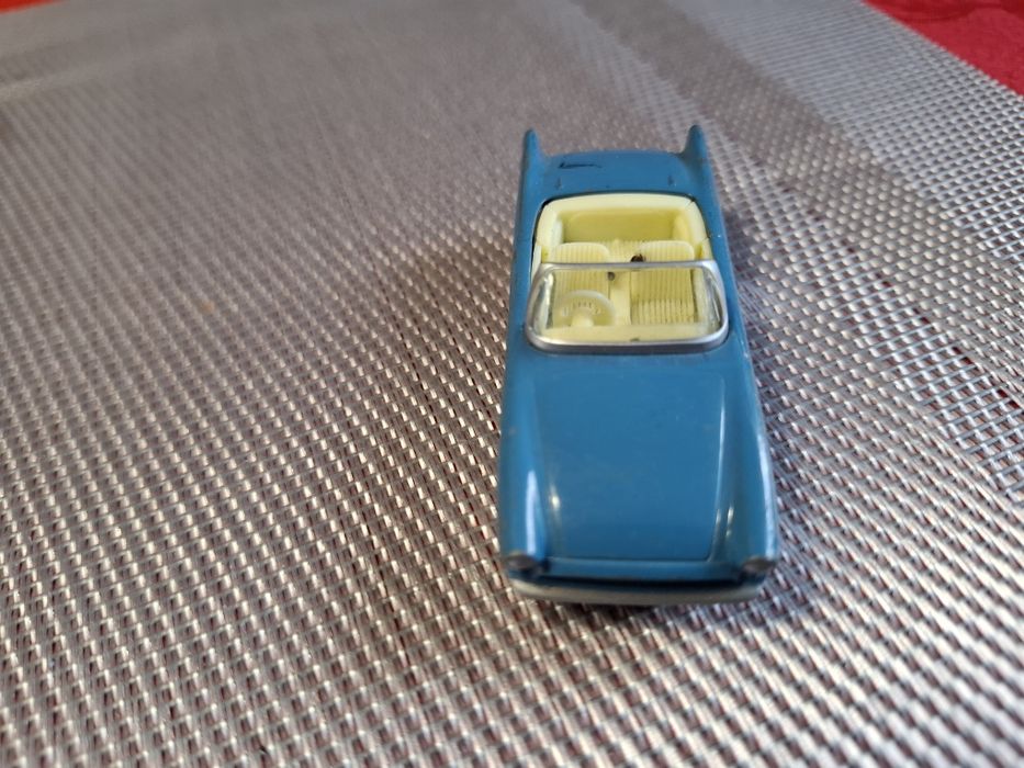 Model samochodu skala 1:64