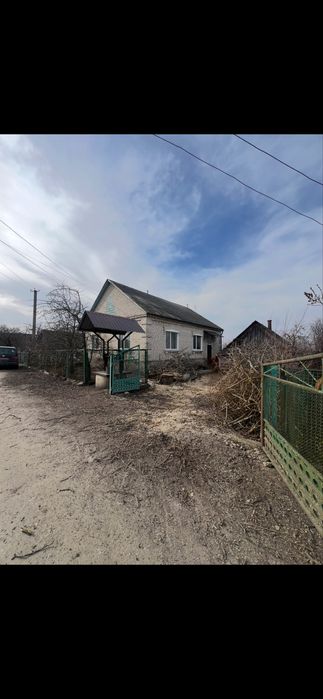 Зрізати дерево, кронування, валка, корчування пеньків,зачистка ділянки