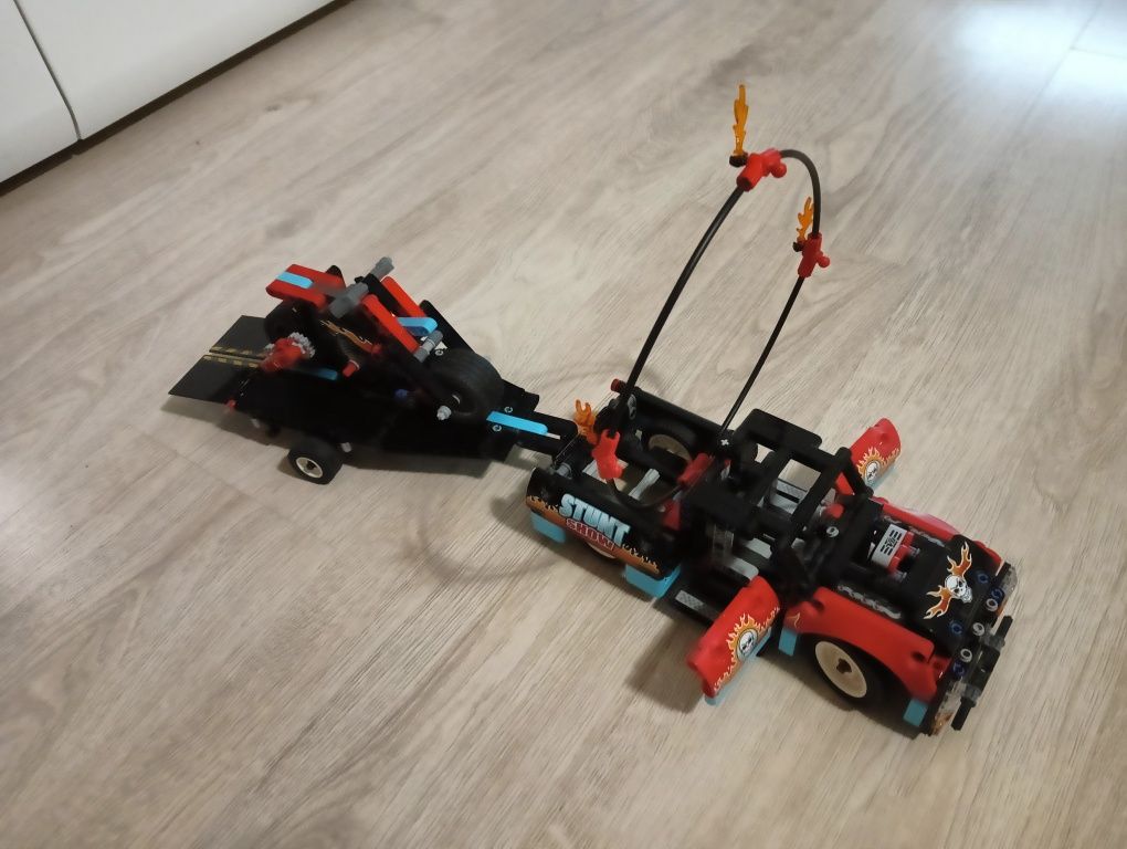 LEGO technic 42106 furgonetka i motocykl kaskaderski