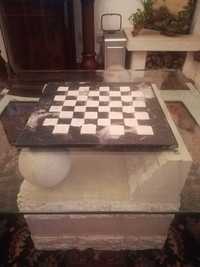 Tabuleiro de jogar Xadrez e Damas em pedra