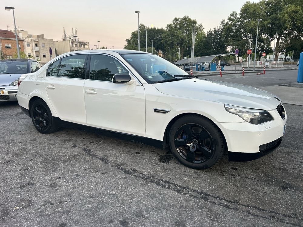 Vende-se BMW 520d (2008) - Automático | Diesel