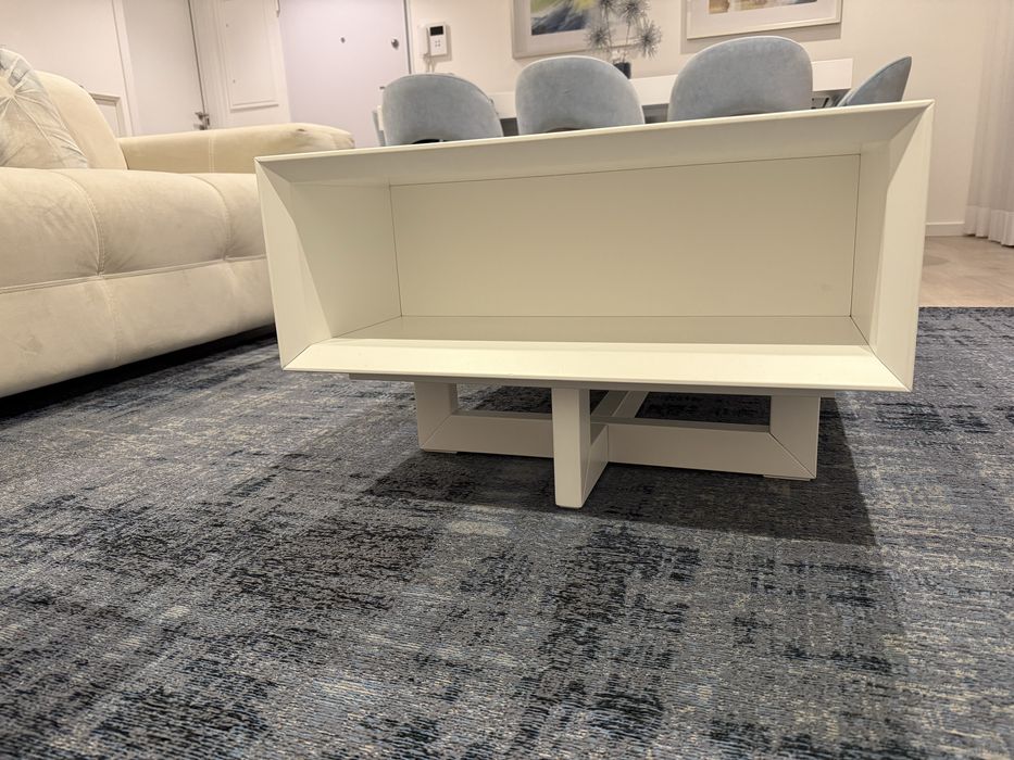 Mesa de Centro (frente sofa) branca