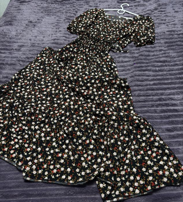 Ніжний костюм з топом та довгою спідницею у квіточку