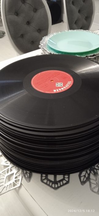 Podstawki podtalerze winyle czarne 69 szt.