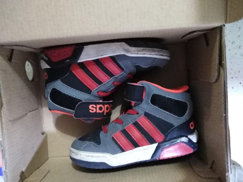 Adidasy adidas r. 22